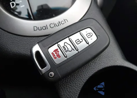 2012 Hyundai Veloster Base W/Black z USA, uszkodzony, nr VIN KMHTC6AD3CU029431